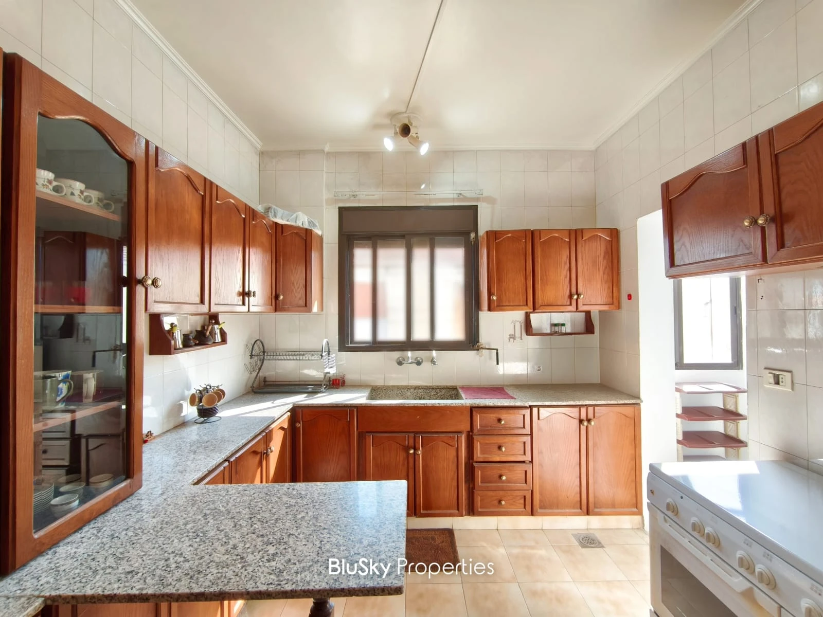 Apartment 120m² with Sea View for Rent in Bsalim — الصورة 4