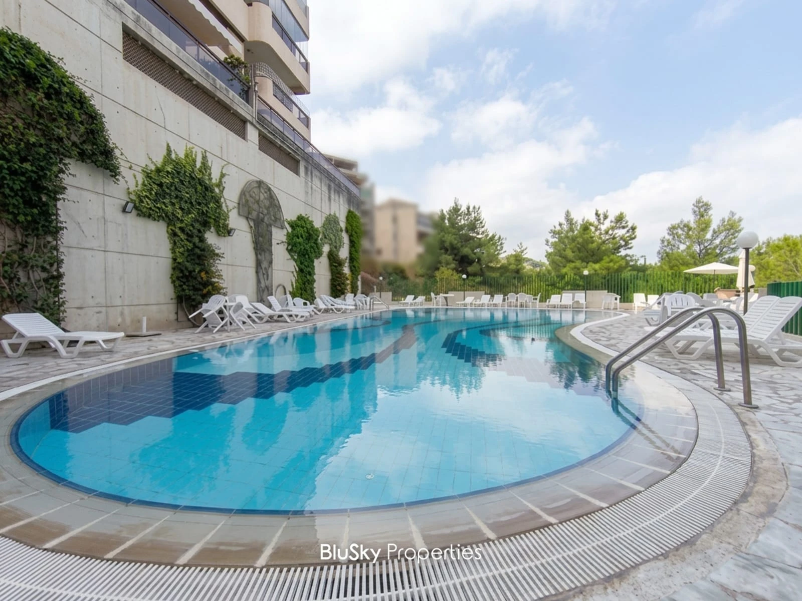 Apartment 150m² with Terrace for Rent in Bsalim