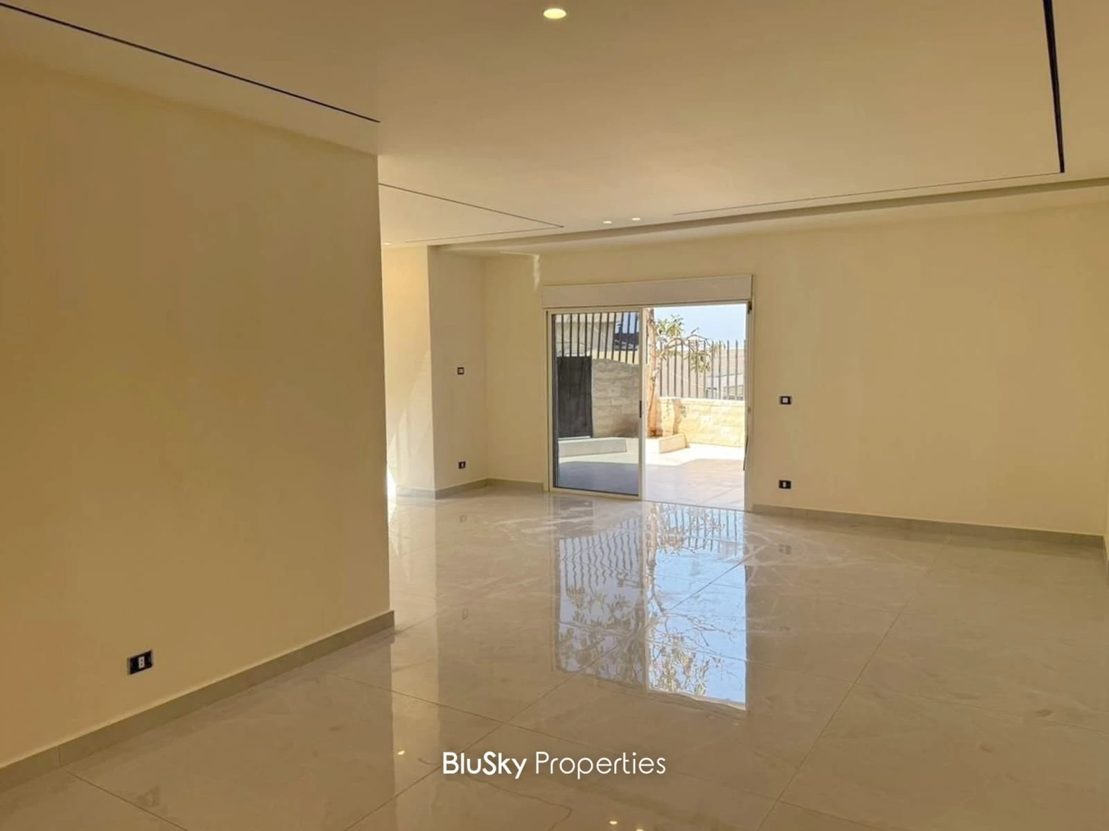 Apartment 150m² with Terrace for Rent or SALE In Bsalim — الصورة 4