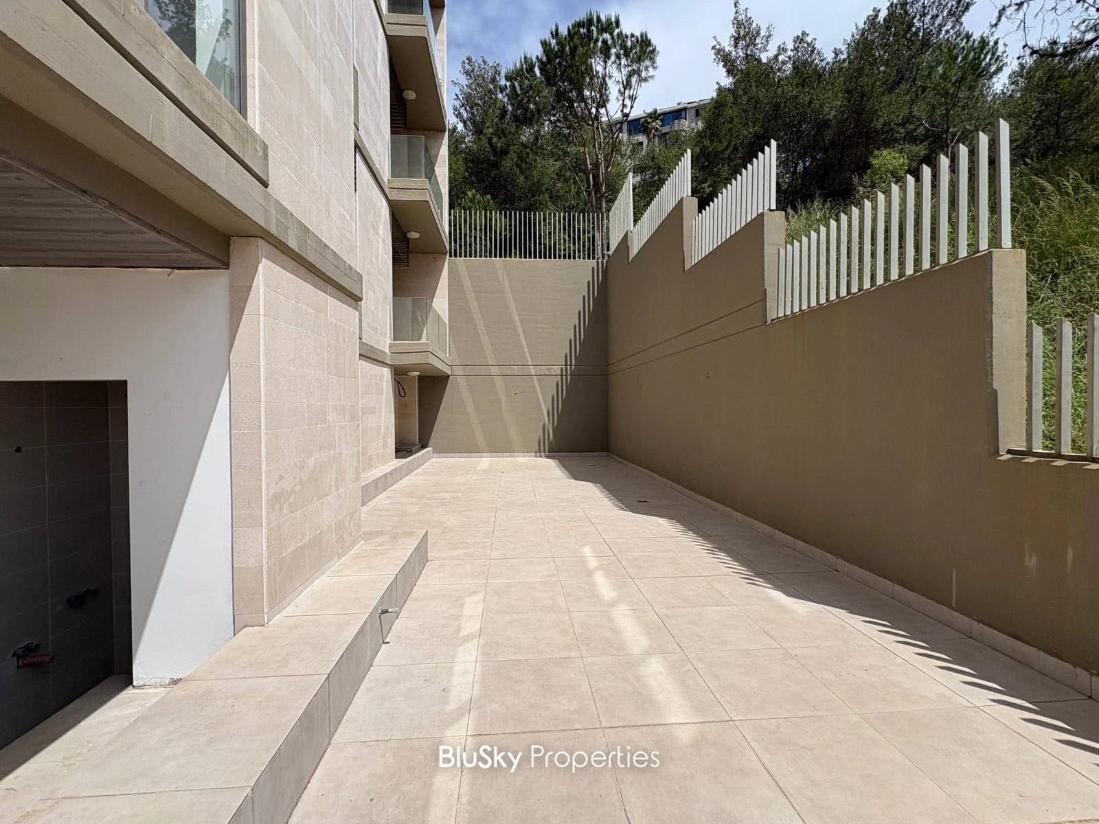 Apartment 180m² with Terrace for Sale in Bsalim — الصورة 2