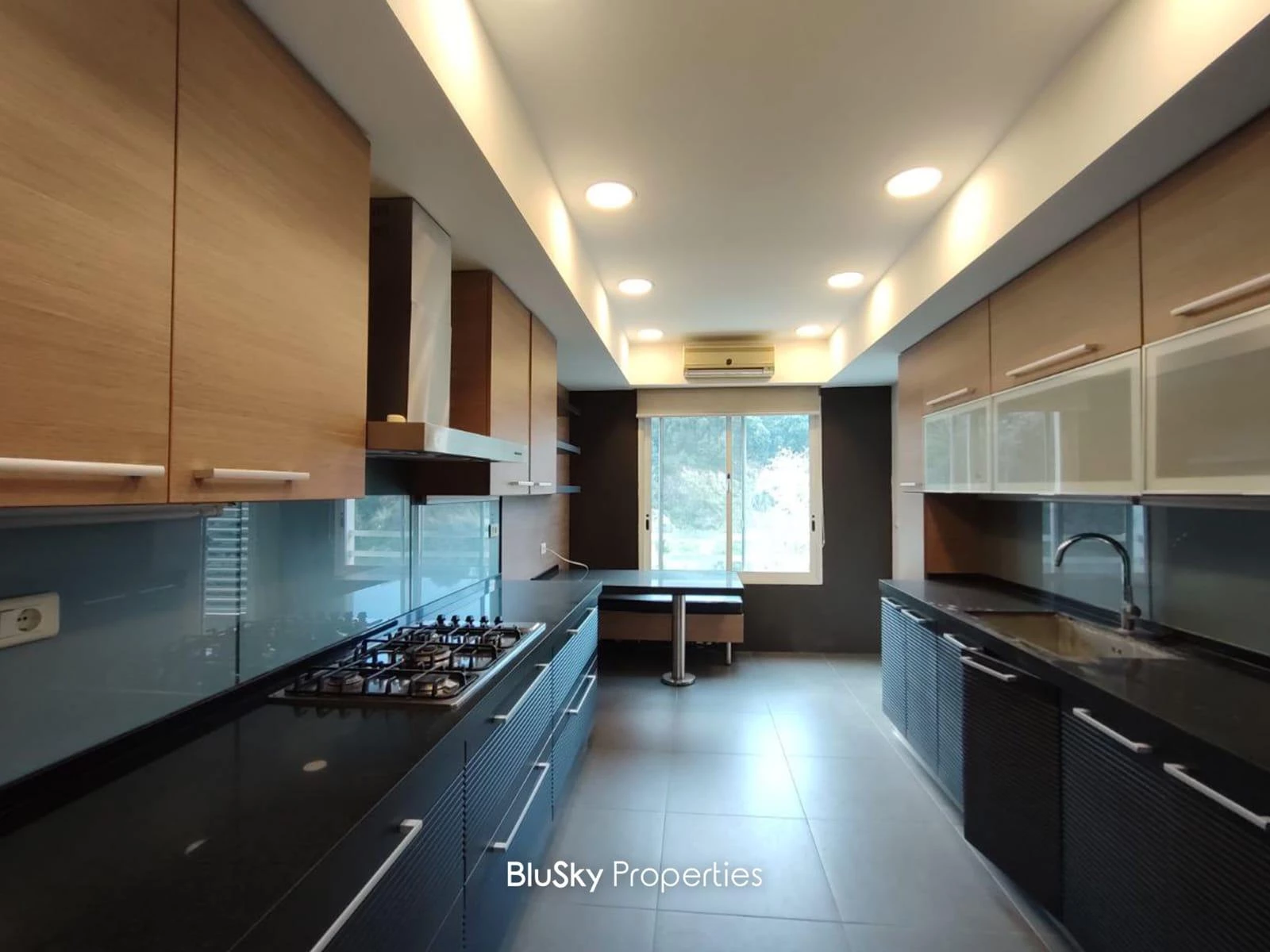 Apartment 180m² Terrace for Sale in Bsalim — الصورة 3