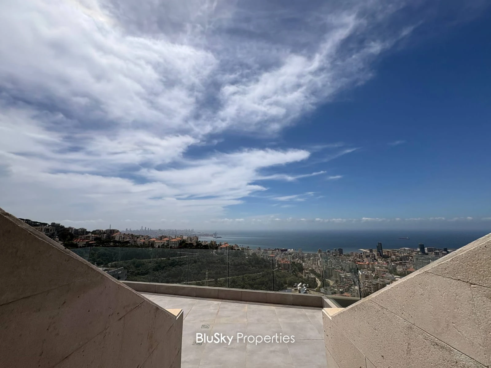 Apartment 182m² with Roof for Sale in Bsalim — الصورة 2