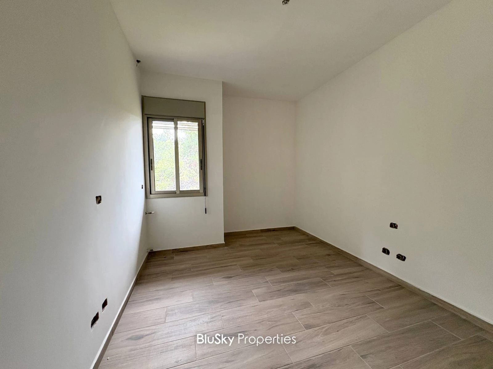 Apartment 182m² with Roof for Sale in Bsalim — الصورة 5