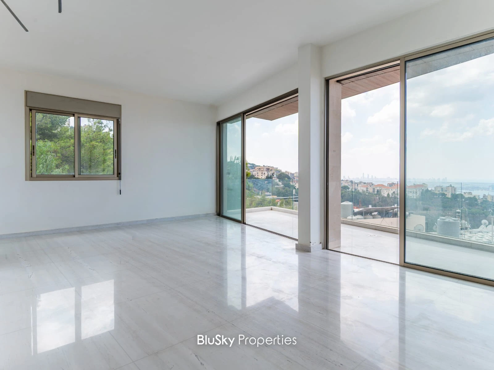 Apartment 183m² with Sea View for Sale in Bsalim — الصورة 3