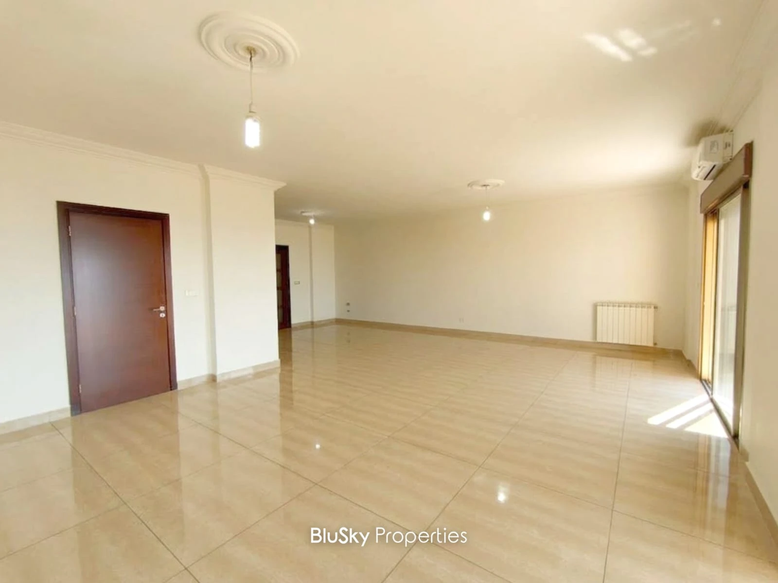 Apartment 200m² with Sea View for Rent in Bsalim — الصورة 3