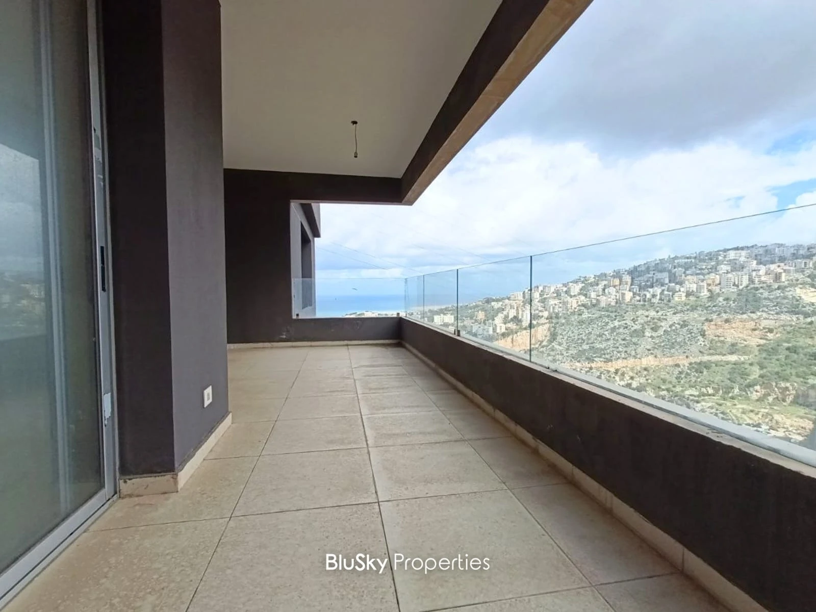 Apartment 212m² with Balcony for Sale in Bsalim — photo 3