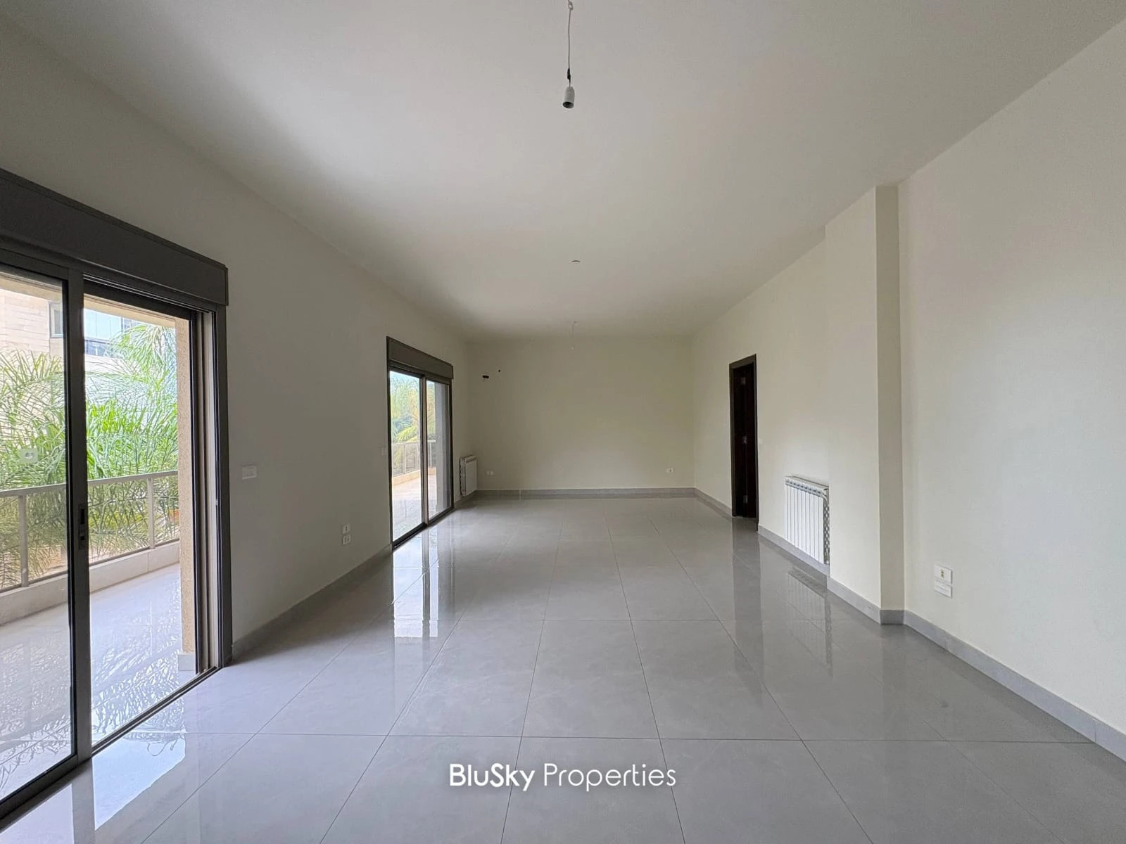 Apartment 215m² with Terrace for Rent in Bsalim