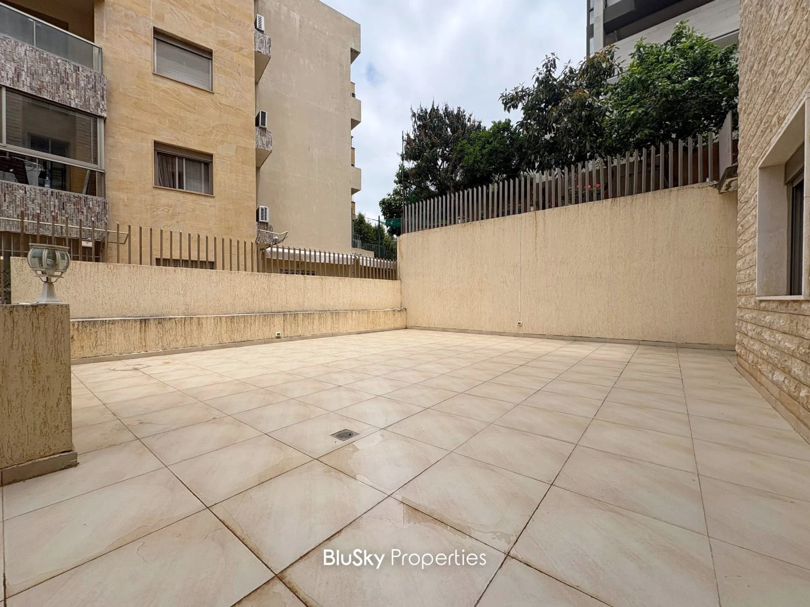 Apartment 215m² with Terrace for Rent in Bsalim — الصورة 3