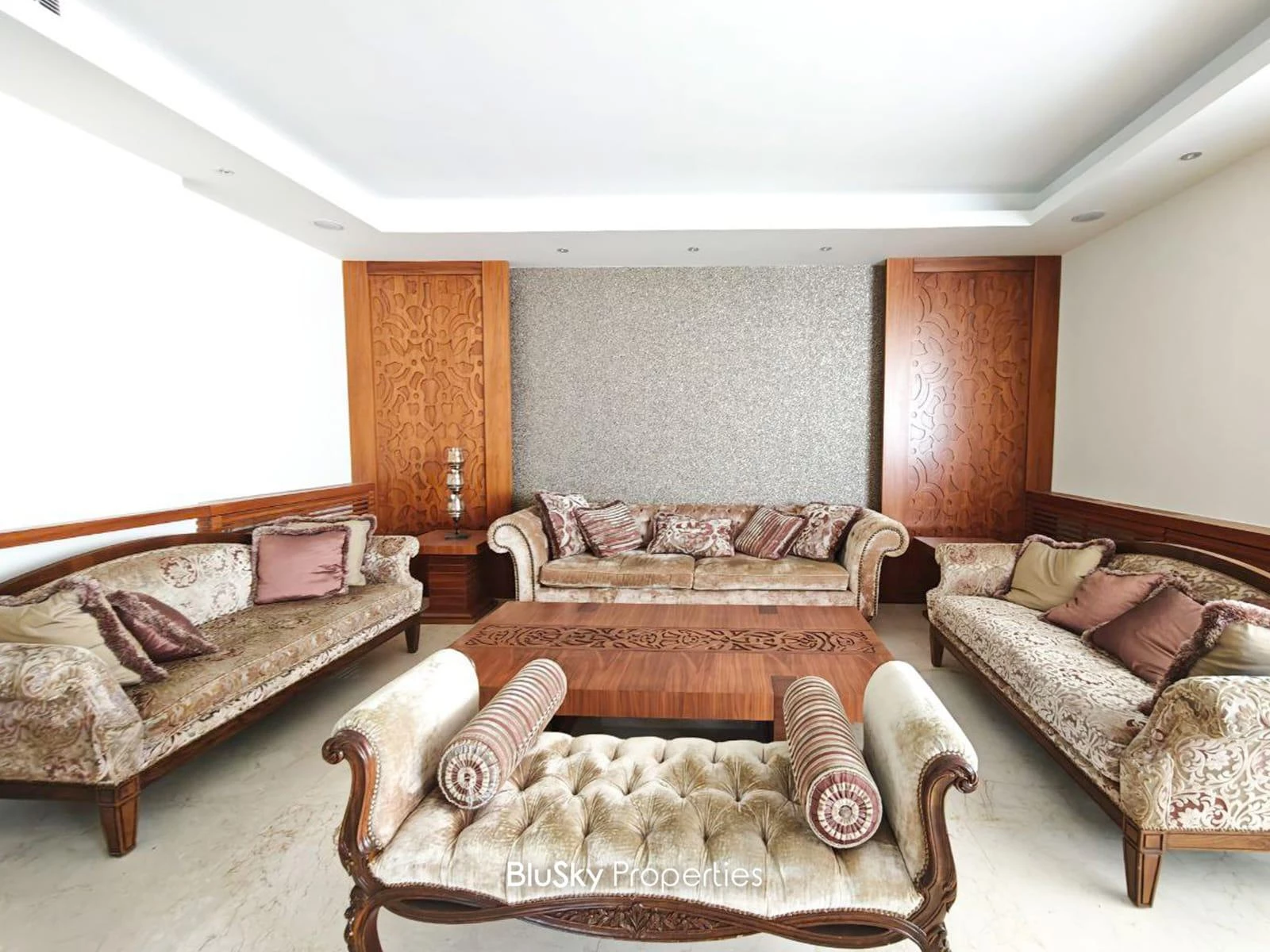 Apartment 230m² Terrace for Rent in Bsalim