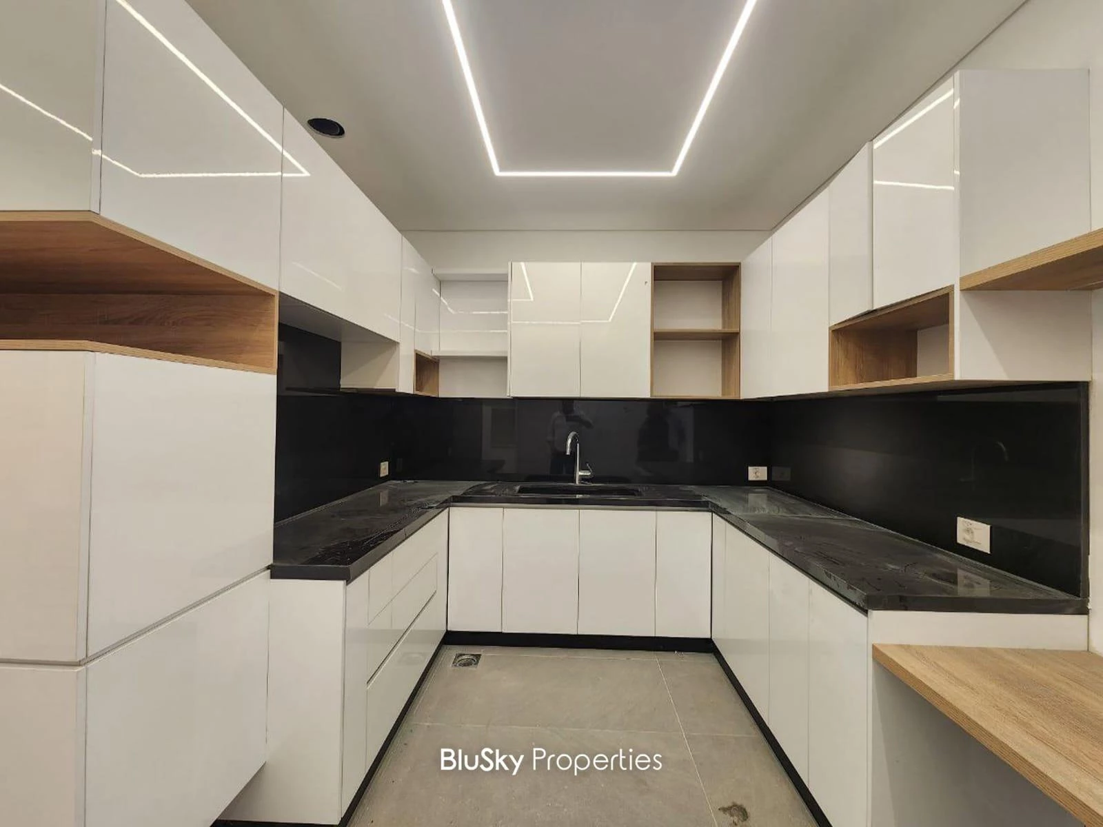 Apartment 250m² Mountain View for Rent in Bsalim — الصورة 3
