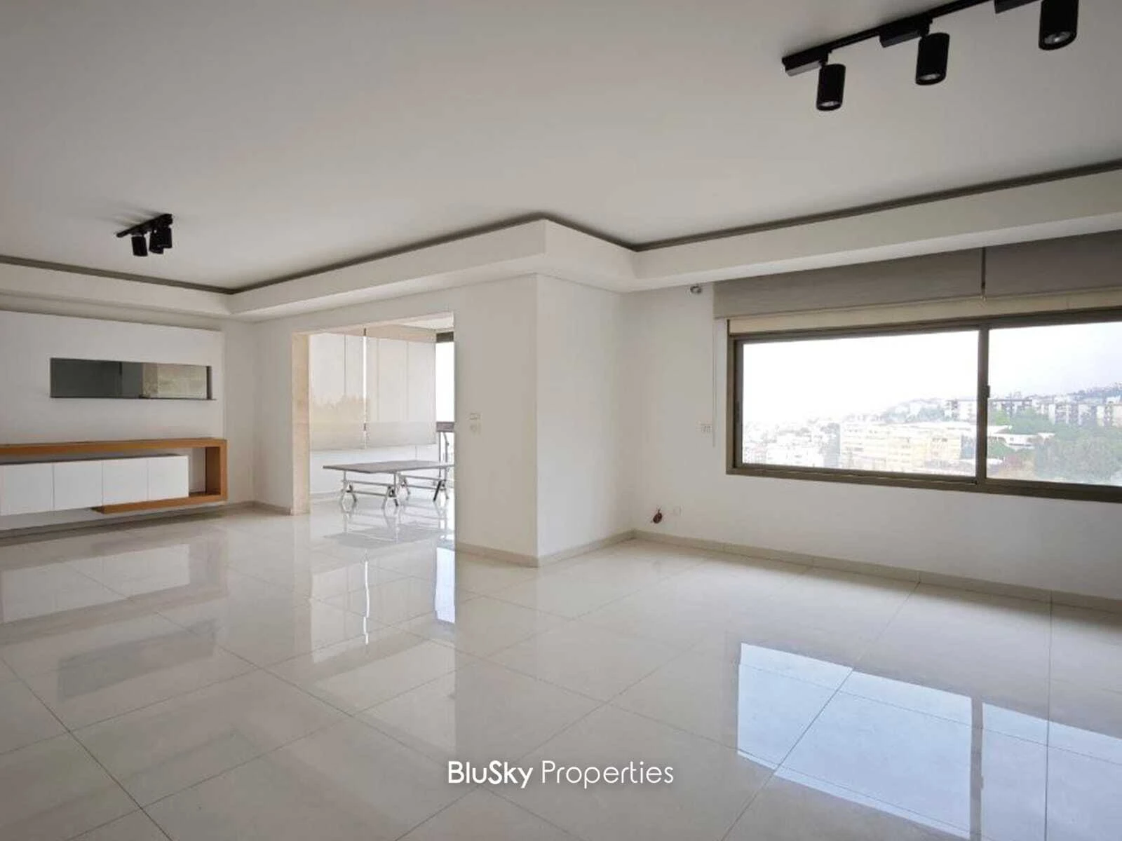 Apartment 250m² Sea View for Sale or Rent in Bsalim — الصورة 1