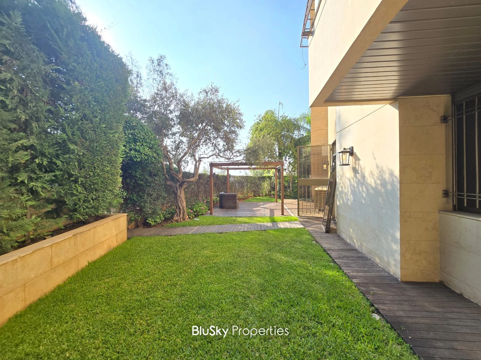 Apartment 265m² with Garden for Sale in Bsalim — الصورة 2