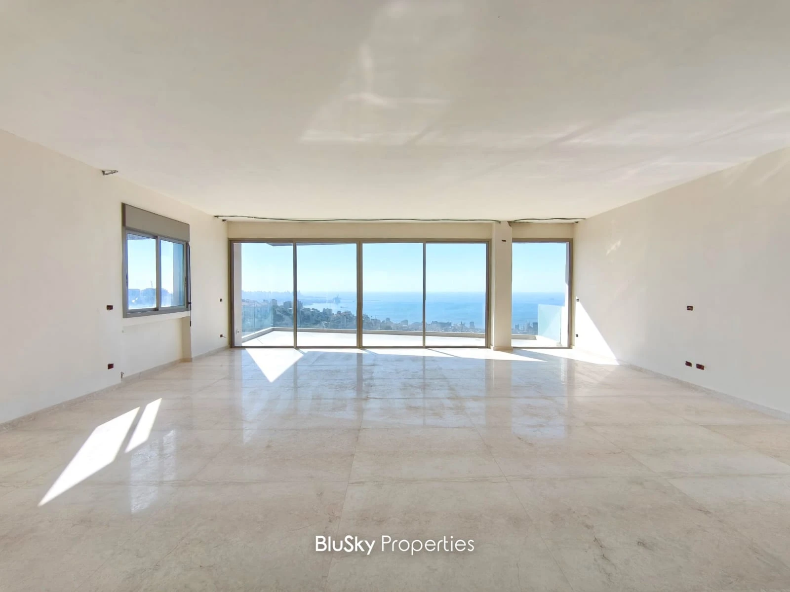 Duplex 273m² with Roof for Sale in Bsalim