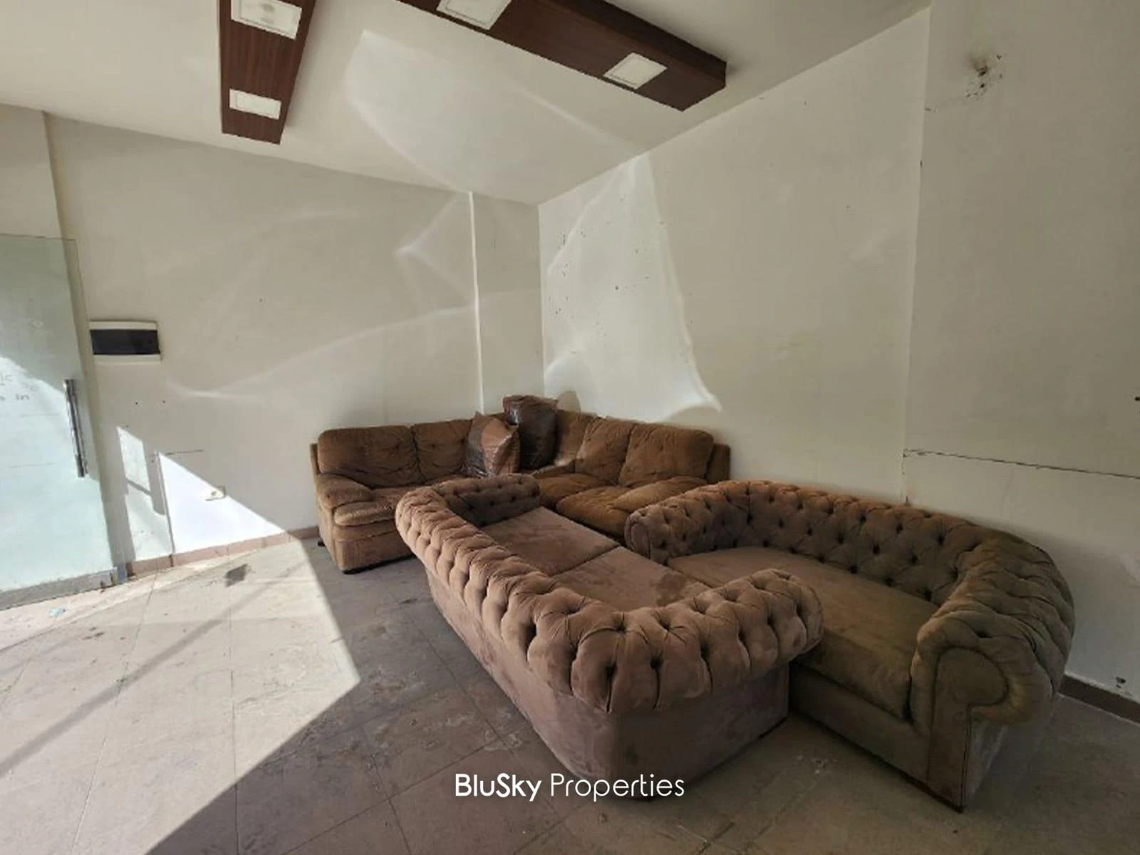 Shop 36m² for Rent in Bsalim — الصورة 2