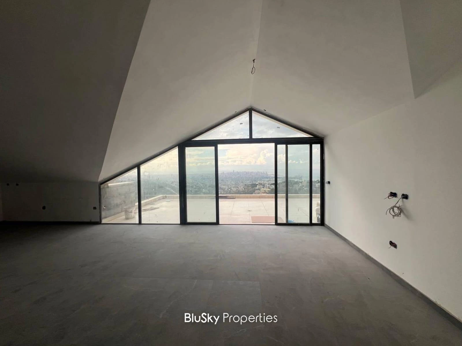 Duplex 380m² Terrace for Sale in Bsalim