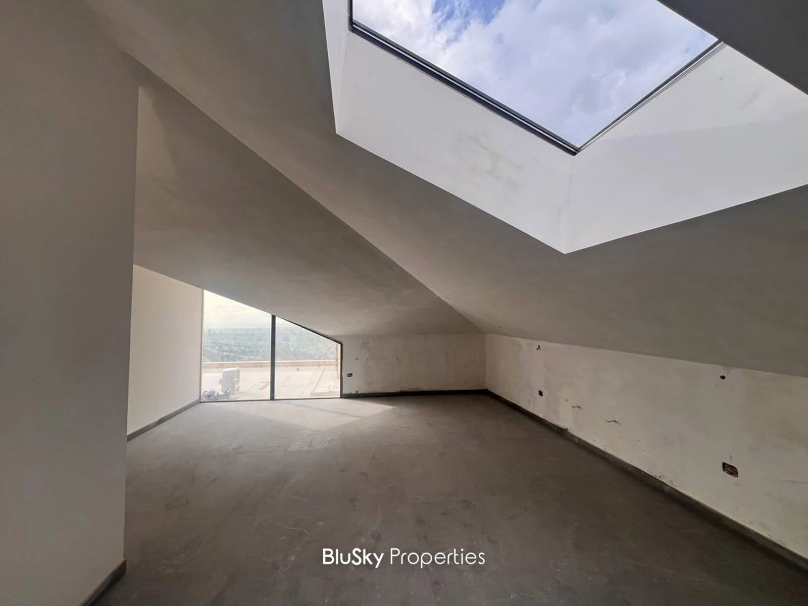 Duplex 380m² Terrace for Sale in Bsalim — photo 5