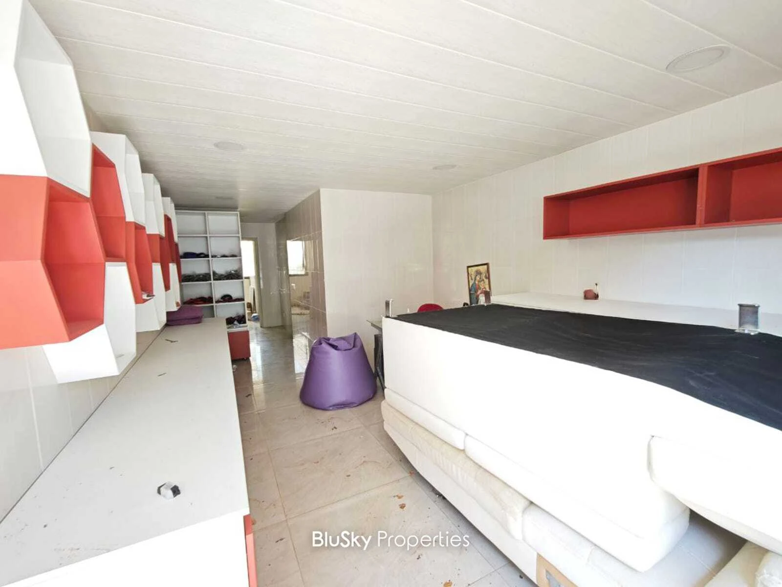 Shop 80m² for Rent in Bsalim