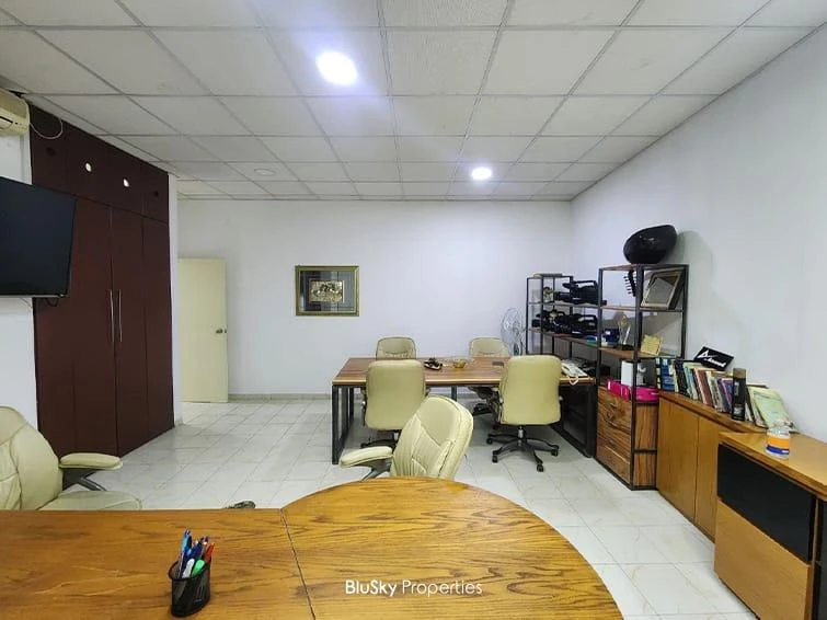 Warehouse 900m² for Sale or Rent in Bsalim — الصورة 4