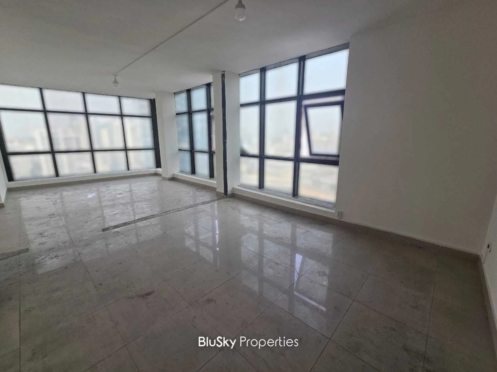 Office 135m² Terrace for Sale in Chiyah — الصورة 3