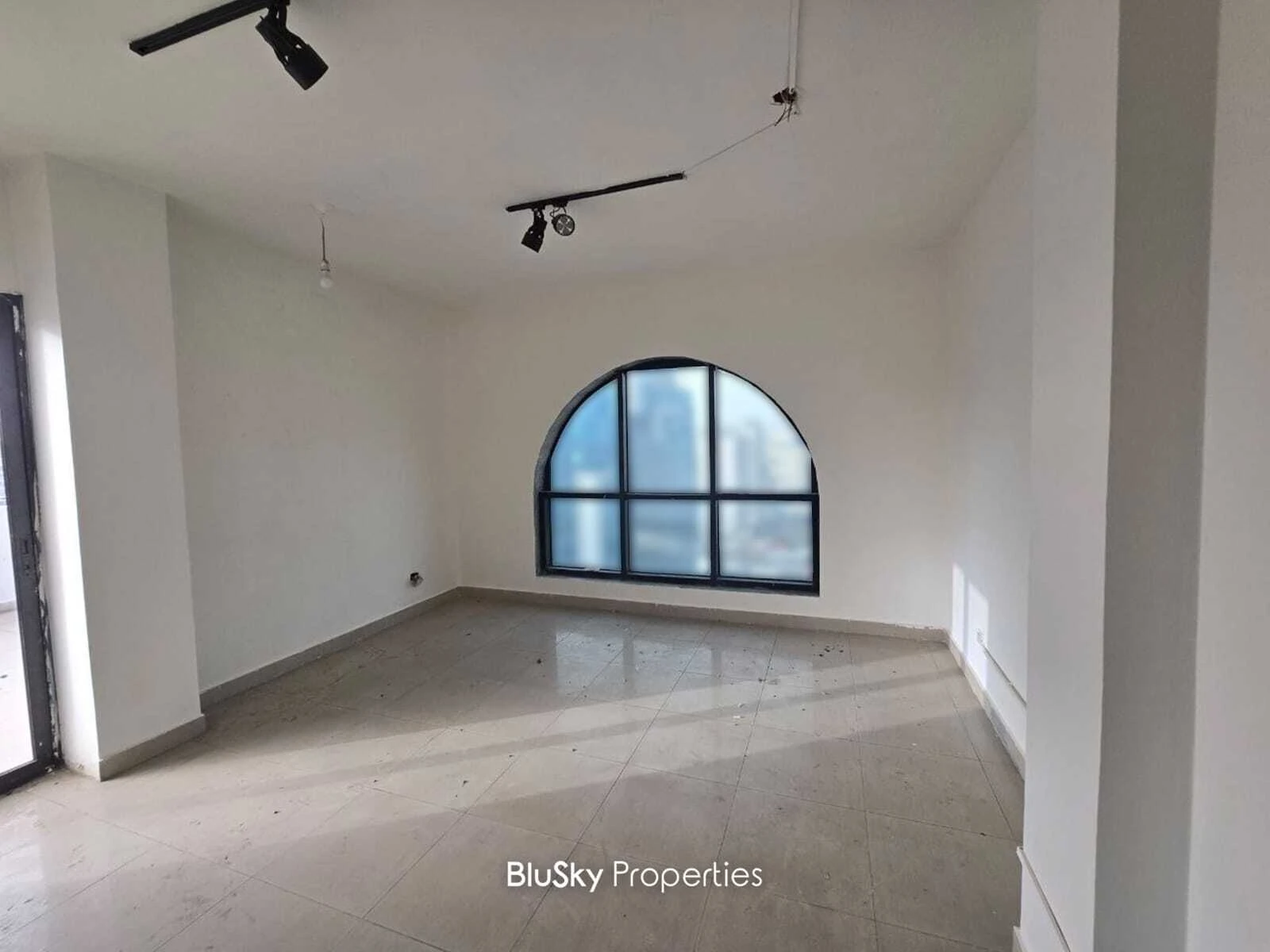 Office 135m² Terrace for Sale in Chiyah — الصورة 4