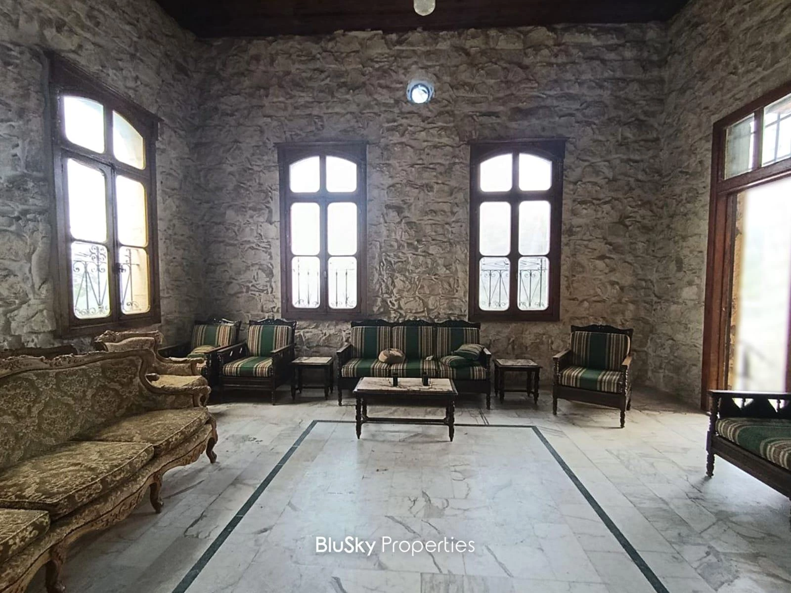 Apartment 100m² for Rent in Chnaniir