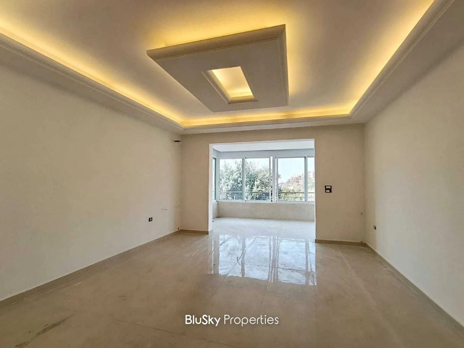 Apartment 200m² Terrace for Sale in Chnaniir