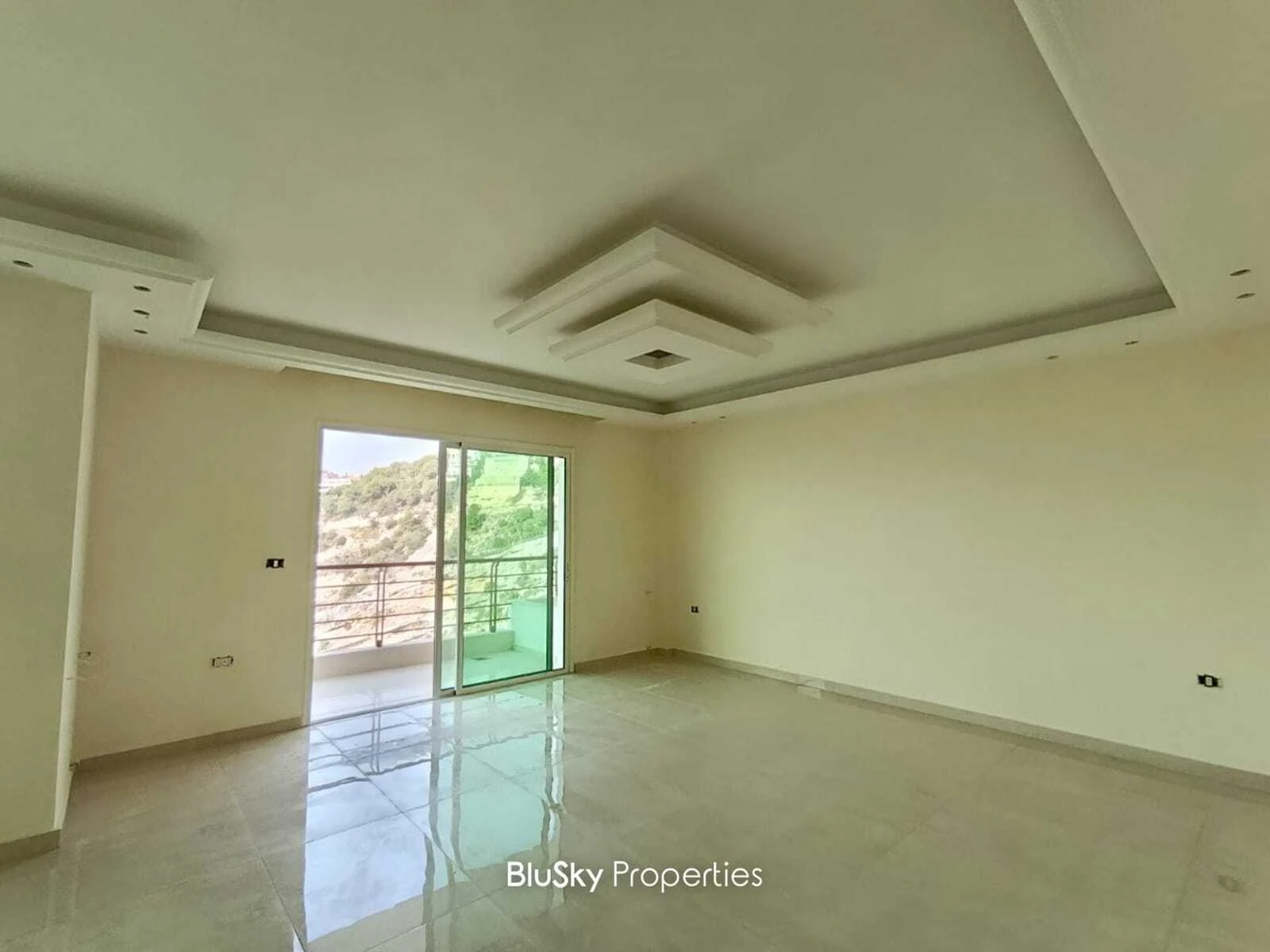 Apartment 385m² Sea View for Sale in Chnaniir