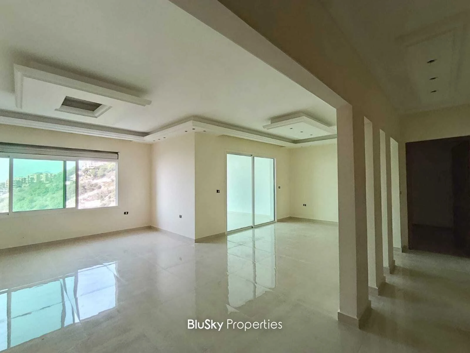 Apartment 400m² Sea View for Sale in Chnaniir