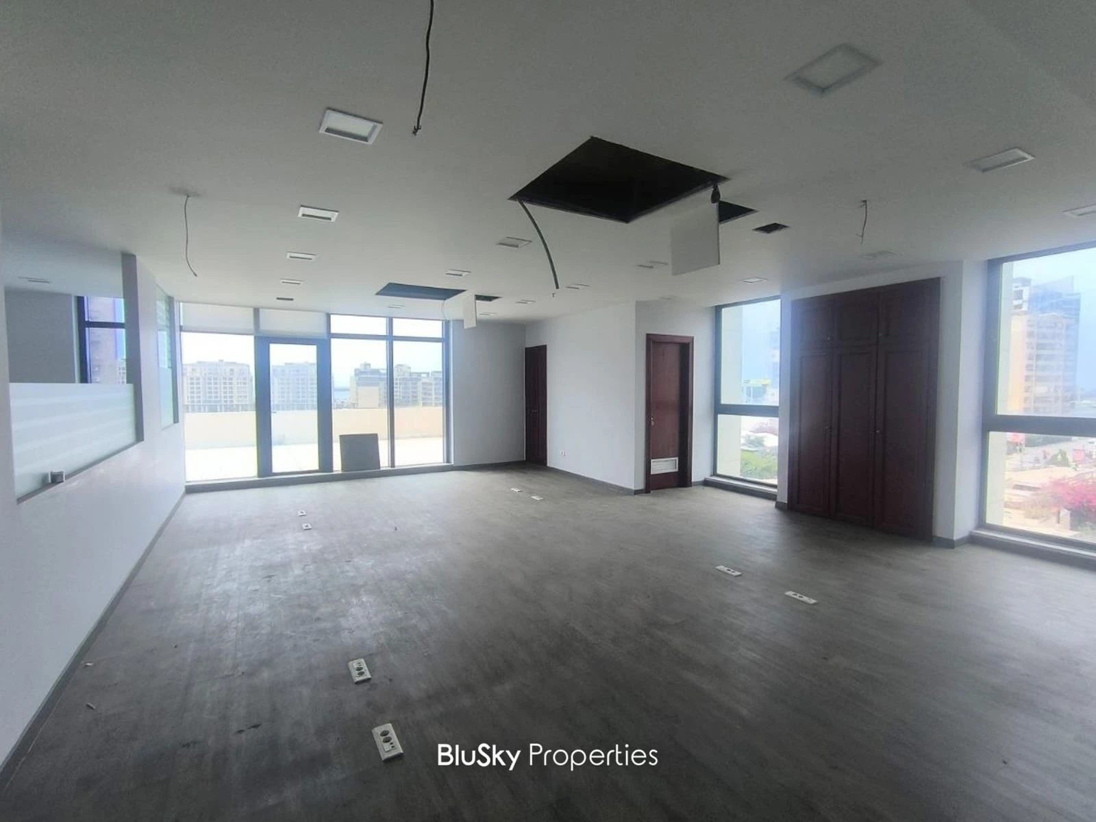 Office 340m² with Terrace for Rent in Dbayeh