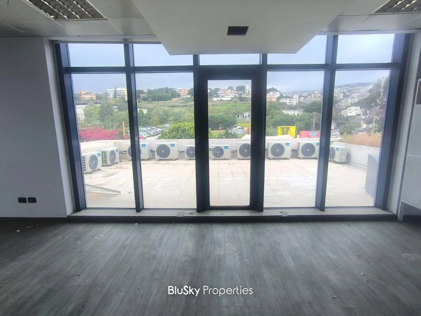 Office 340m² with Terrace for Rent in Dbayeh — الصورة 2
