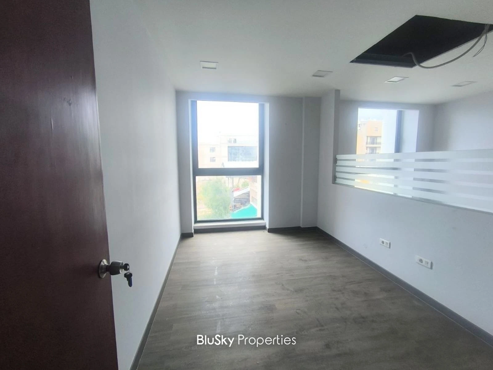 Office 340m² with Terrace for Rent in Dbayeh — الصورة 4