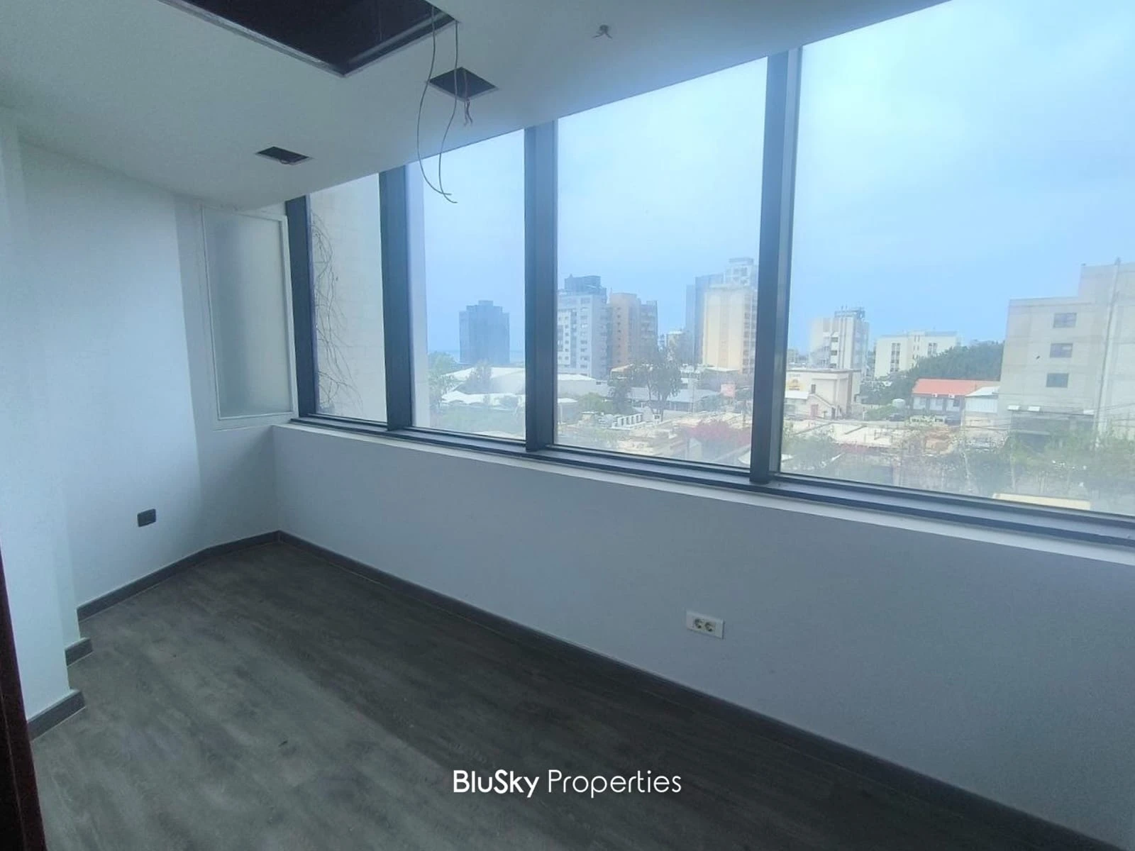 Office 340m² with Terrace for Rent in Dbayeh — الصورة 5