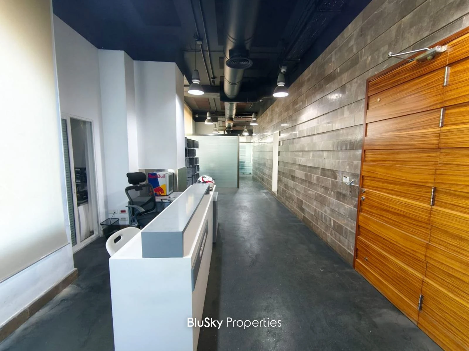 Office 600m² with Terrace for Rent in Dbayeh — الصورة 2