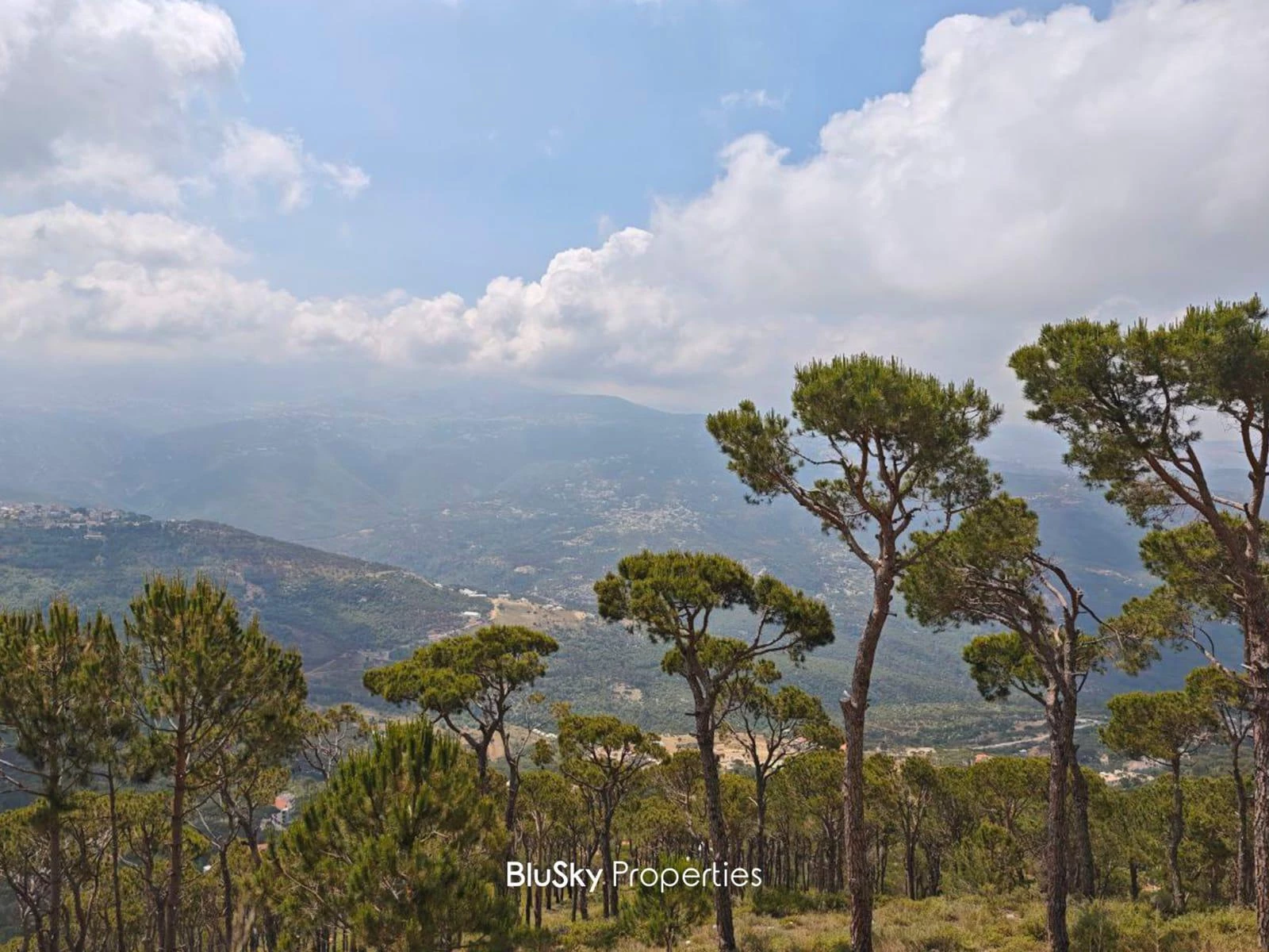 Land 600m² for Sale in Dhour Choueir — الصورة 2