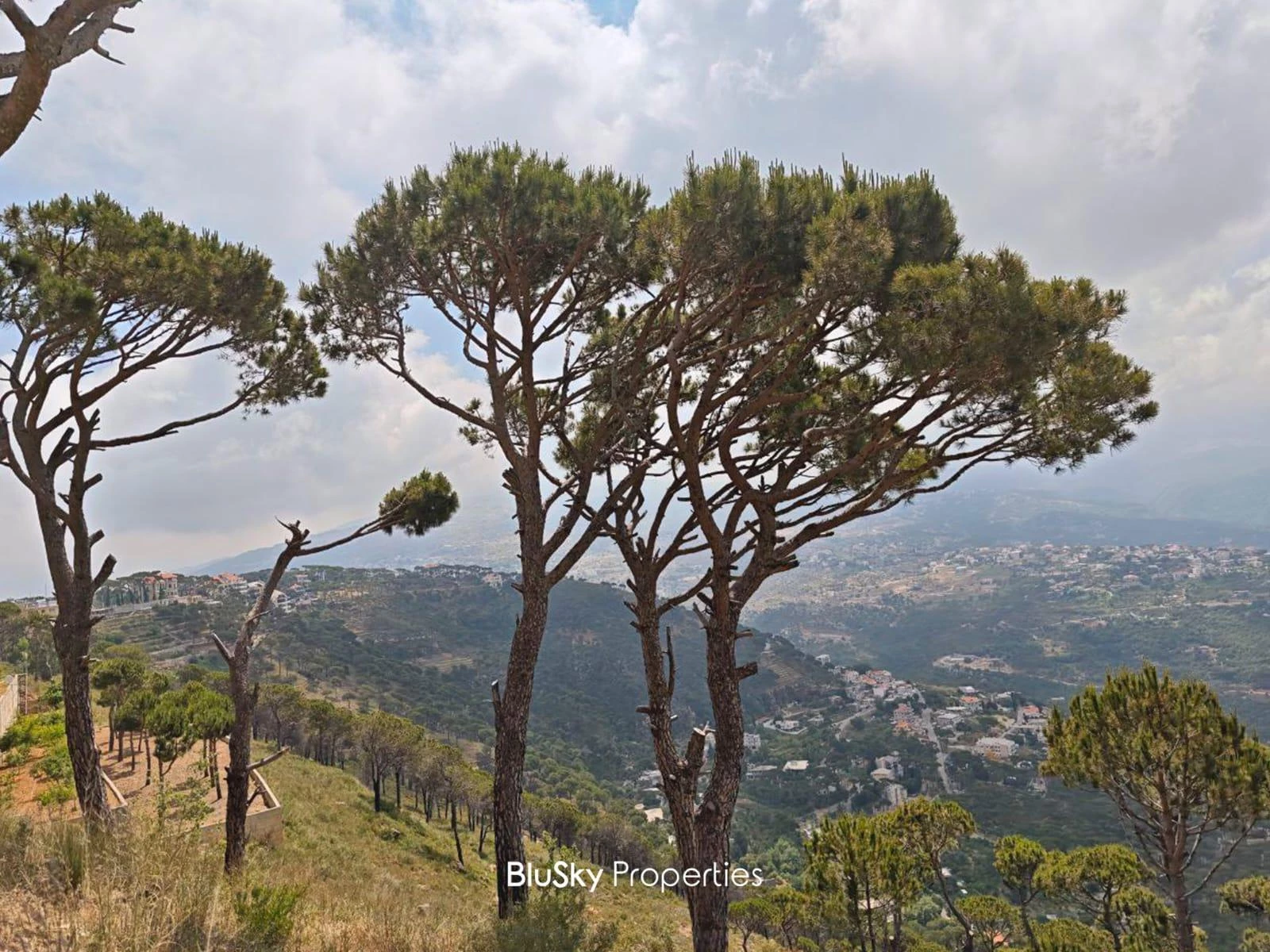 Land 600m² for Sale in Dhour Choueir — الصورة 3