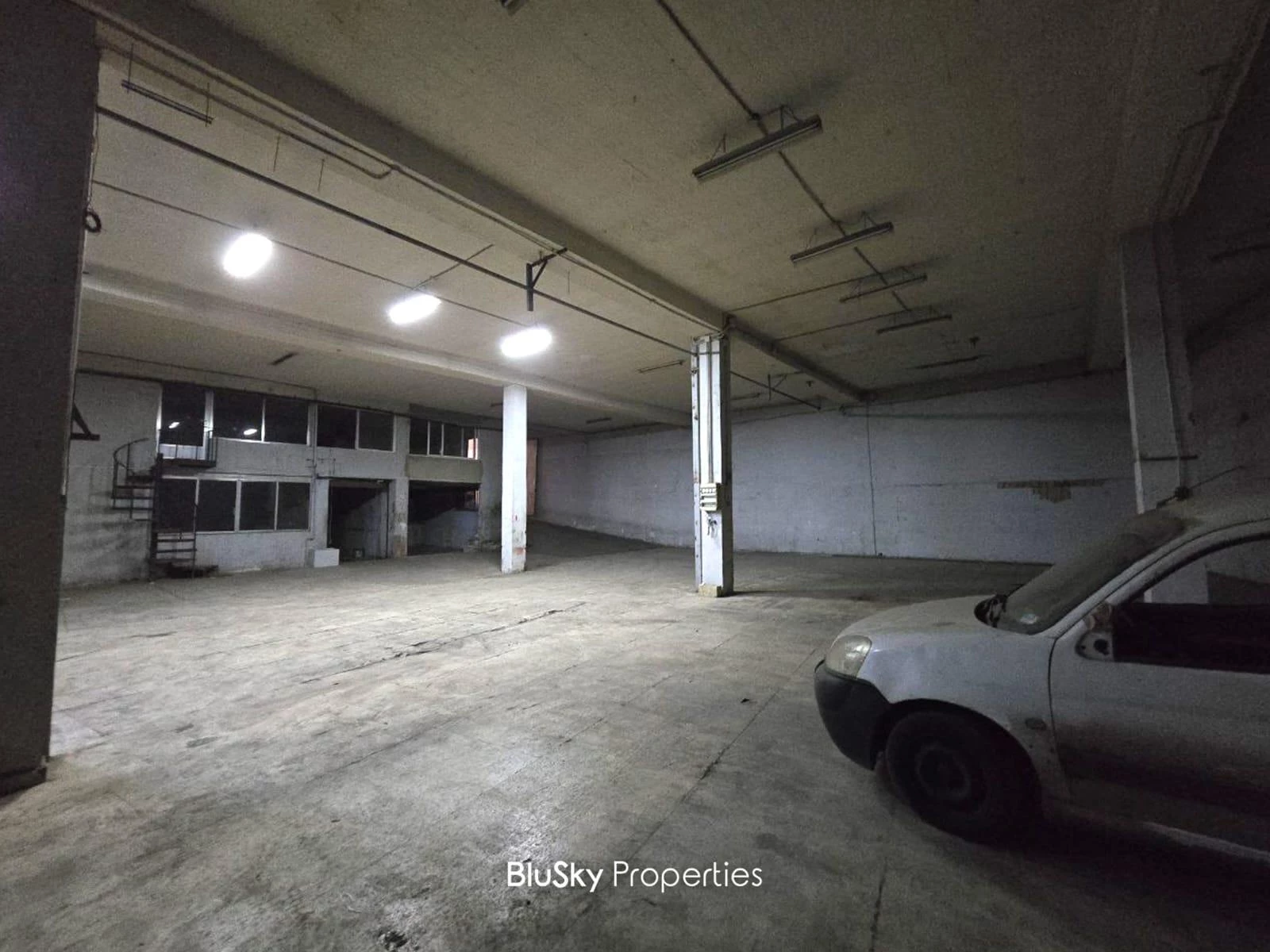 Warehouse 1161m² for Sale in Dekweneh — الصورة 2