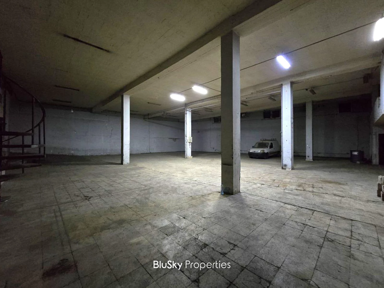 Warehouse 1161m² for Sale in Dekweneh — الصورة 3