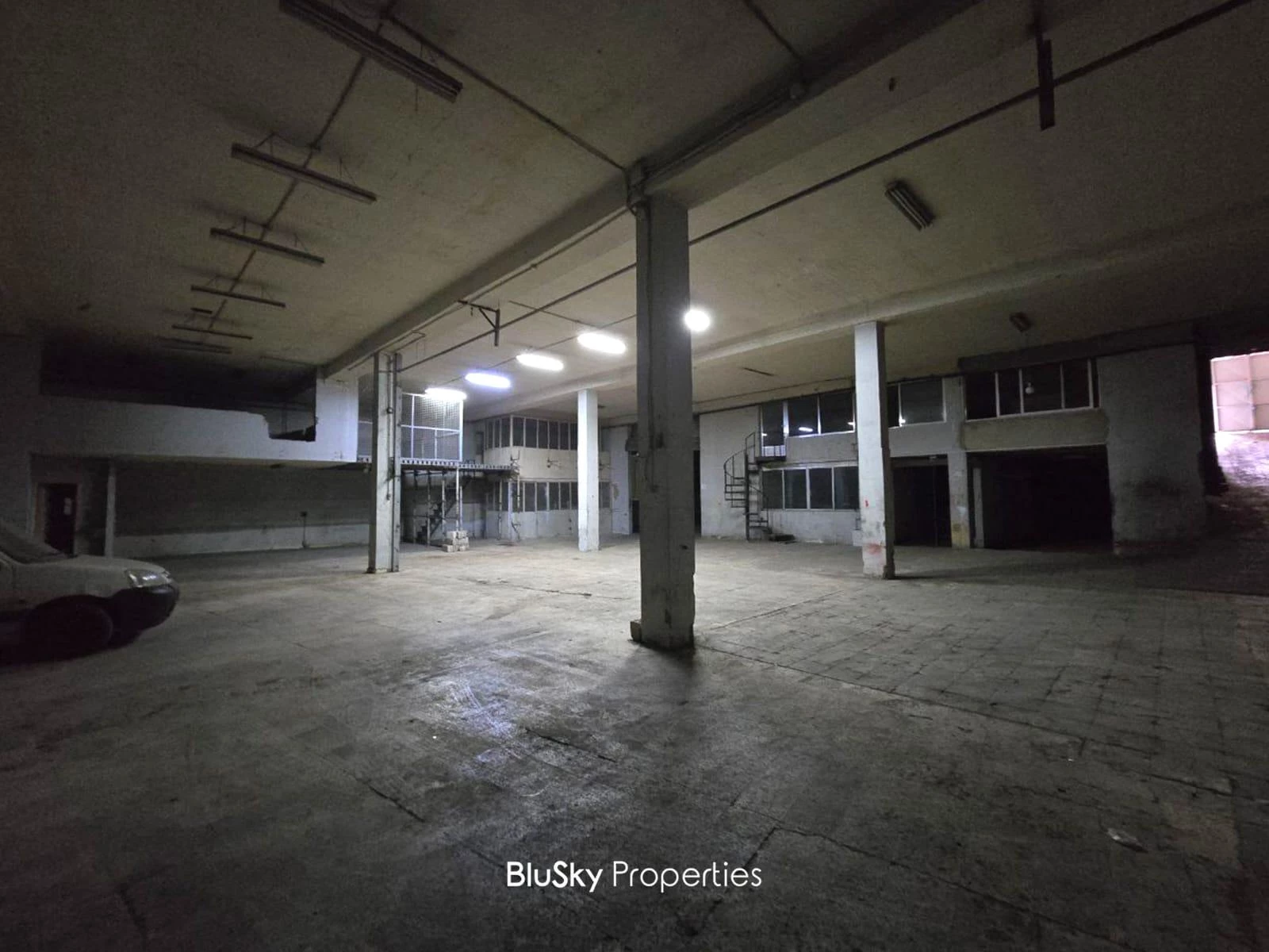 Warehouse 1161m² for Sale in Dekweneh — الصورة 4