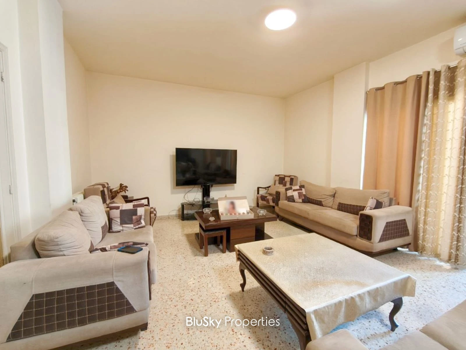 Apartment 240m² for Rent in Dekweneh
