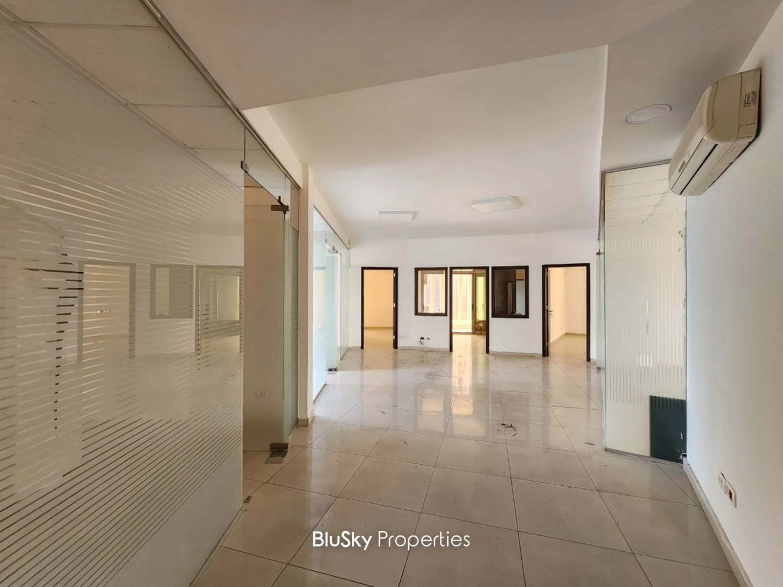 Office 260m² for Rent in Dekweneh — الصورة 2