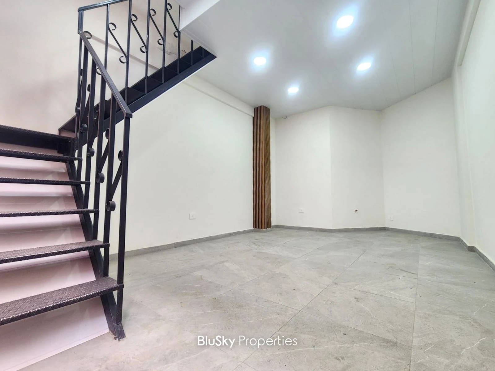 Shop 55m² for Rent in Dekweneh — الصورة 3