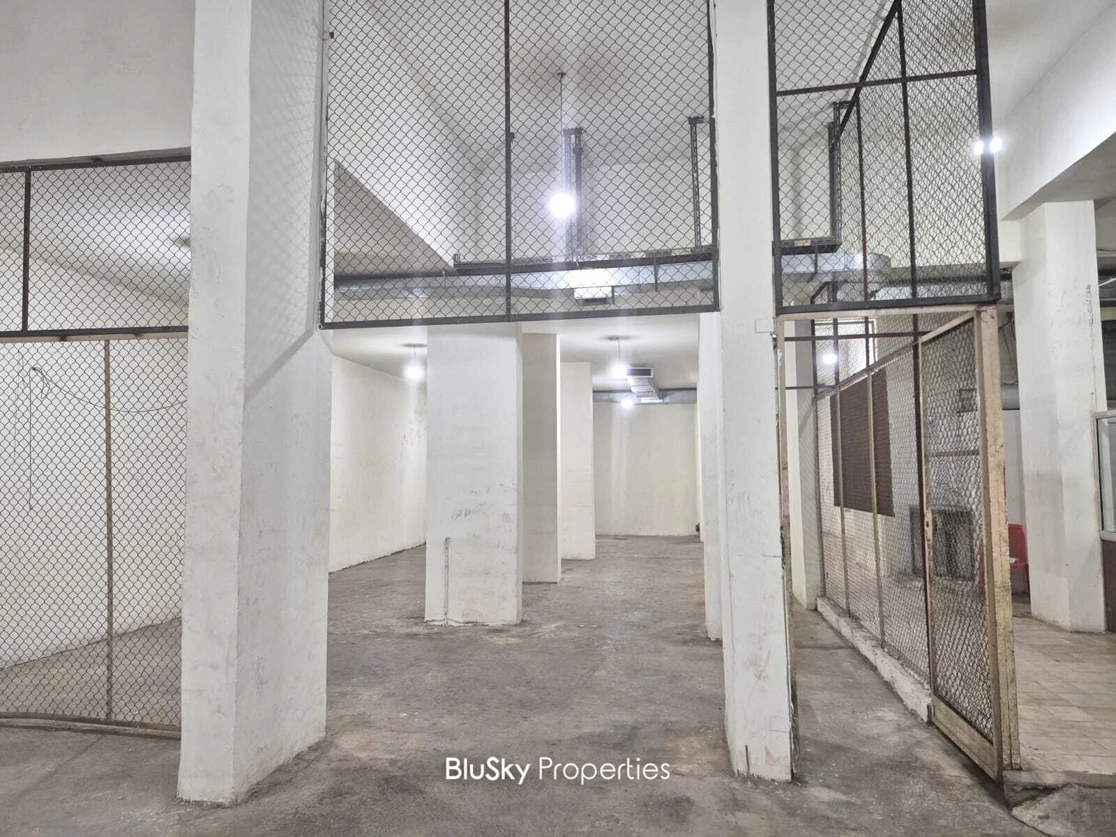 Warehouse 600m² for Rent in Dekweneh — الصورة 3