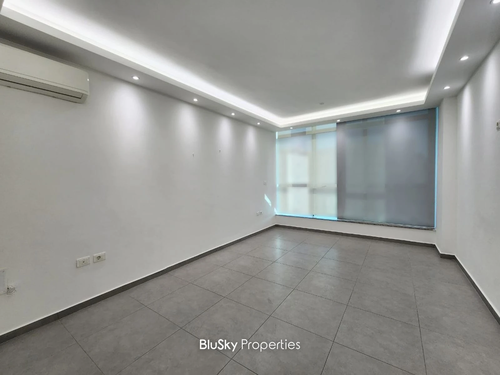 Office 60m² for Rent in Dekweneh — الصورة 1