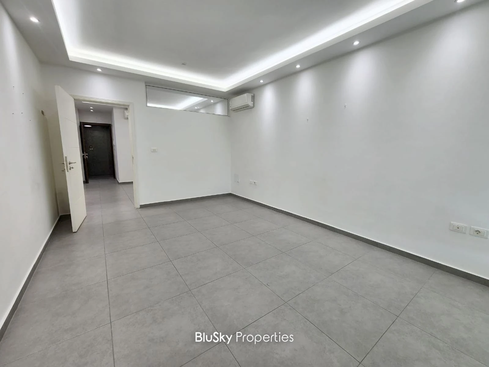 Office 60m² for Rent in Dekweneh — الصورة 2
