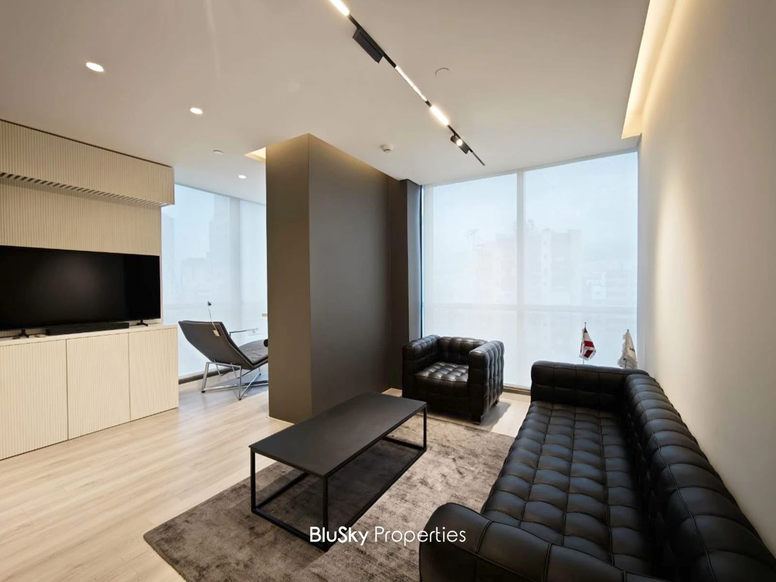 Office 70m² for Rent in Dekweneh