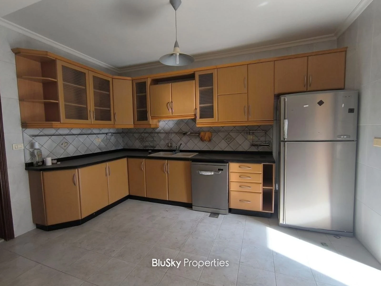 Apartment 210m² with Balcony for Sale in Dik El Mehde — الصورة 2