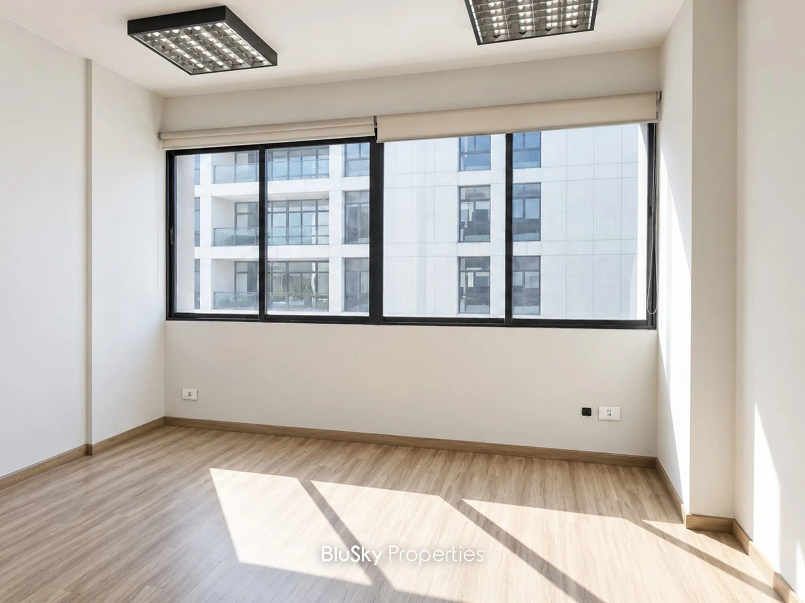 Office 170m² with City View for Sale in Dora — الصورة 2