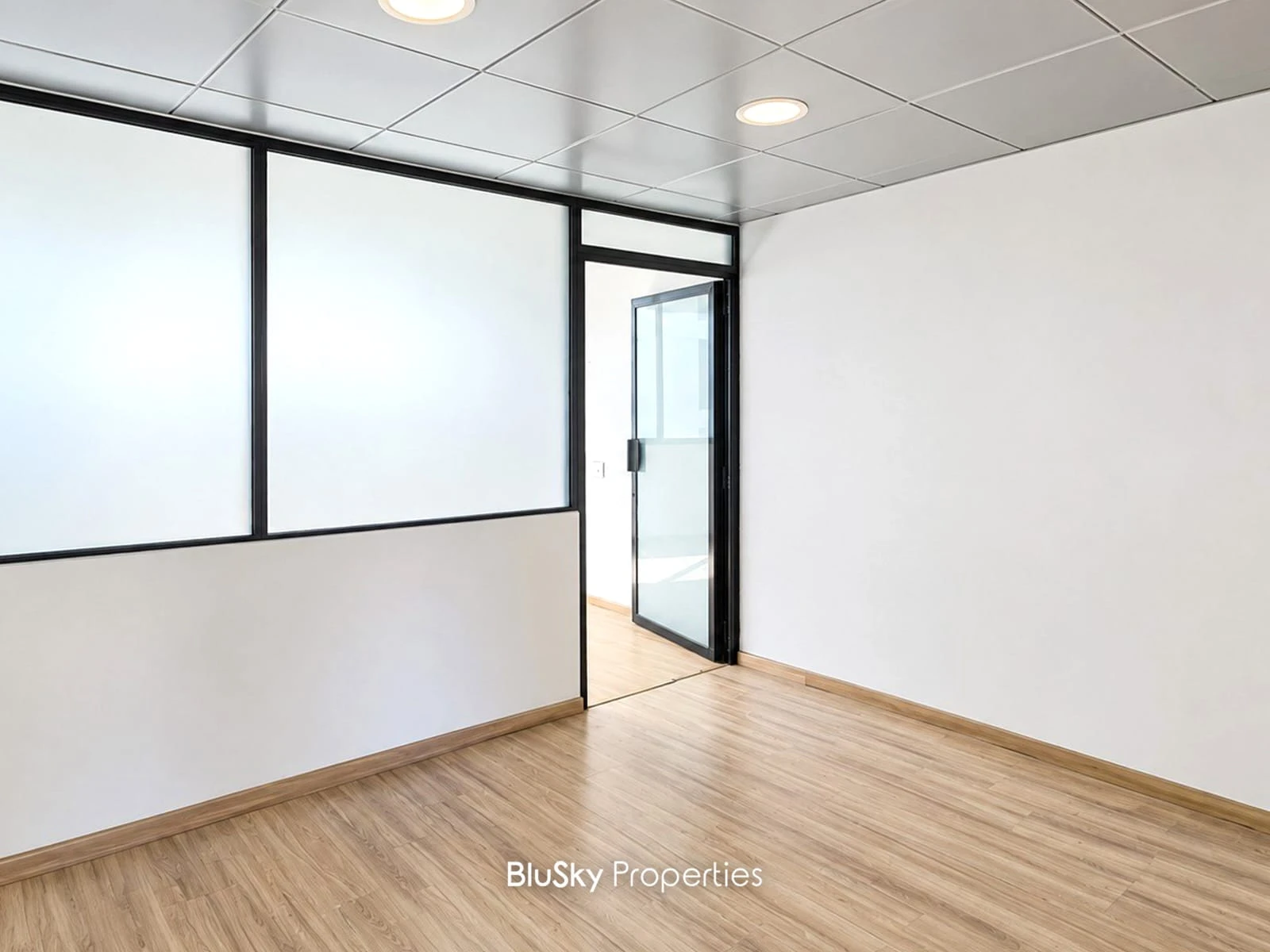 Office 170m² with City View for Sale in Dora — الصورة 3
