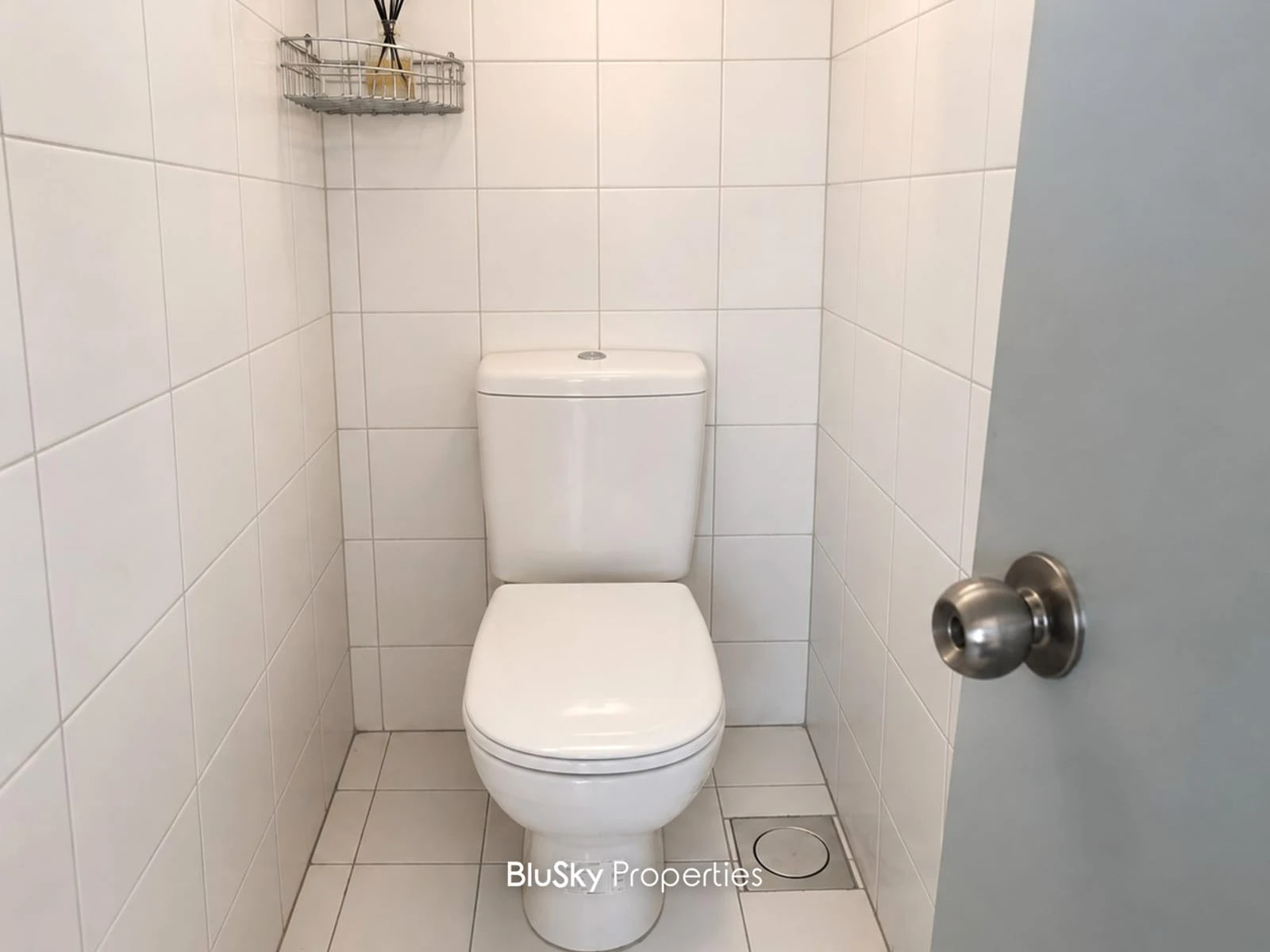 Office 170m² with City View for Sale in Dora — الصورة 5