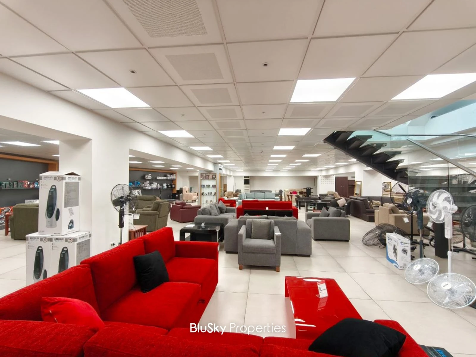 Showroom 2,000m² for Rent in Dora — الصورة 4